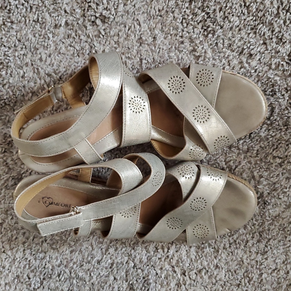 Metallic Wedge Sandals - Picture 2 of 8